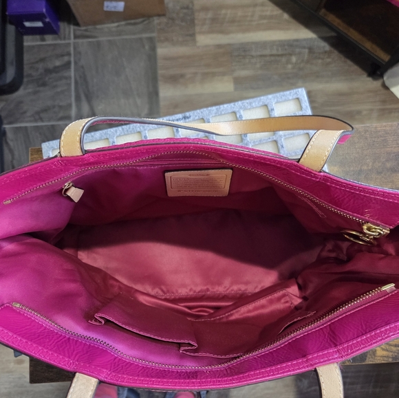 Coach Poppy Signature Quilted Tote NWT - Picture 6 of 11